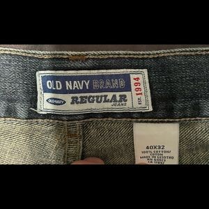 Old navy mens 40 x 32 regular blue jeans.